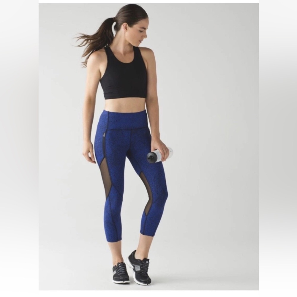 Lululemon Rush Hour 21” Crop Power Luxtreme in Sapphire Blue/Black -Size 8